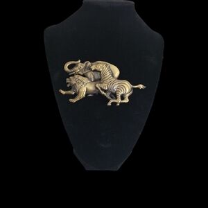Vintage 80s/90s Lady Remingto Brass/Gold-Tone Metal Safari Brooch